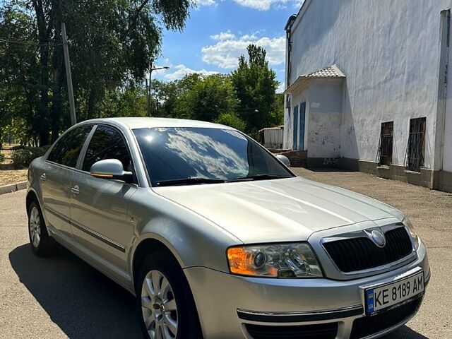 Сірий Шкода Суперб, об'ємом двигуна 2 л та пробігом 217 тис. км за 6200 $, фото 1 на Automoto.ua