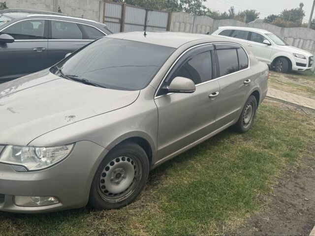 Серый Шкода Суперб, объемом двигателя 1.6 л и пробегом 240 тыс. км за 7000 $, фото 1 на Automoto.ua