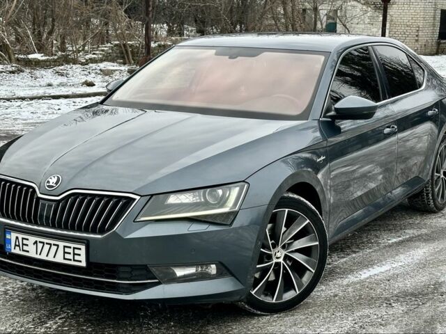 Сірий Шкода Суперб, об'ємом двигуна 2 л та пробігом 300 тис. км за 16500 $, фото 1 на Automoto.ua