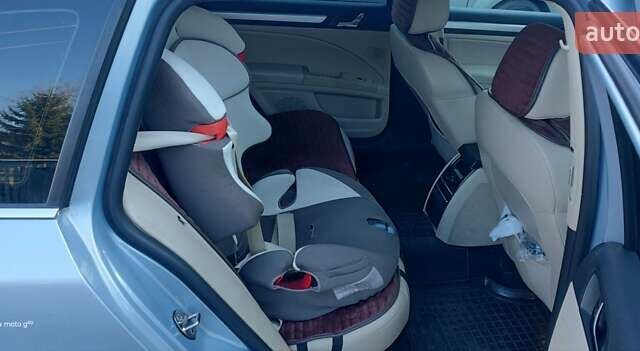 Сірий Шкода Суперб, об'ємом двигуна 2 л та пробігом 258 тис. км за 9300 $, фото 1 на Automoto.ua