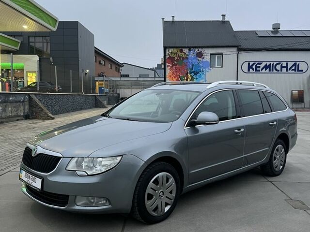 Серый Шкода Суперб, объемом двигателя 1.4 л и пробегом 239 тыс. км за 6900 $, фото 1 на Automoto.ua