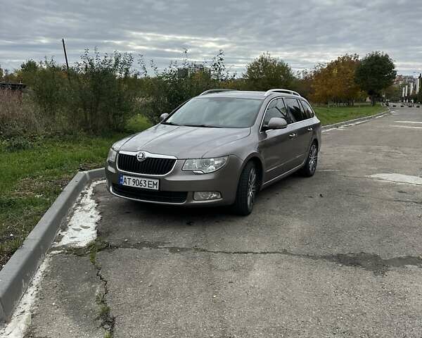 Серый Шкода Суперб, объемом двигателя 2 л и пробегом 280 тыс. км за 10800 $, фото 1 на Automoto.ua