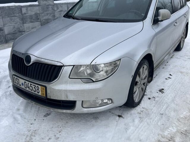 Серый Шкода Суперб, объемом двигателя 0 л и пробегом 300 тыс. км за 5300 $, фото 1 на Automoto.ua