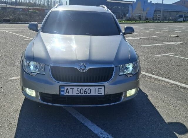 Серый Шкода Суперб, объемом двигателя 2 л и пробегом 310 тыс. км за 9400 $, фото 1 на Automoto.ua