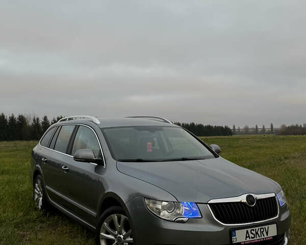 Серый Шкода Суперб, объемом двигателя 1.97 л и пробегом 220 тыс. км за 12250 $, фото 1 на Automoto.ua