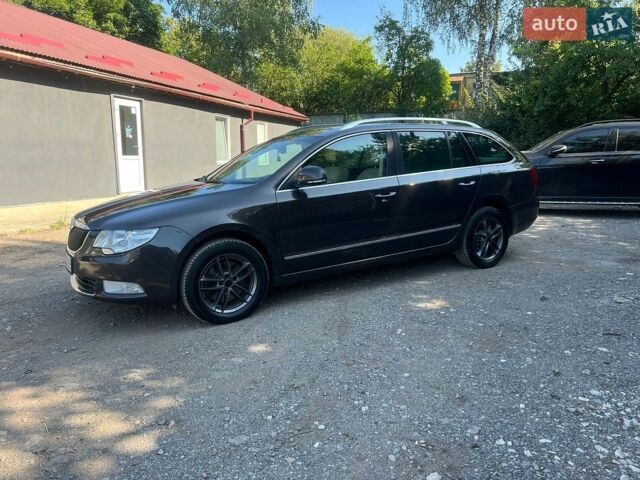 Сірий Шкода Суперб, об'ємом двигуна 2 л та пробігом 304 тис. км за 8999 $, фото 1 на Automoto.ua