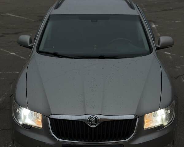 Серый Шкода Суперб, объемом двигателя 1.6 л и пробегом 198 тыс. км за 9000 $, фото 1 на Automoto.ua