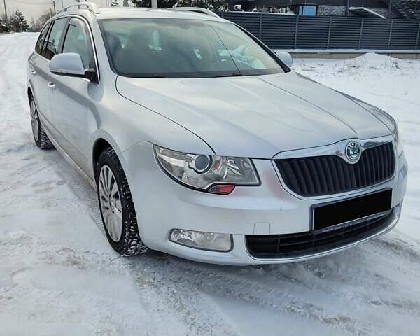 Серый Шкода Суперб, объемом двигателя 1.97 л и пробегом 190 тыс. км за 10200 $, фото 1 на Automoto.ua