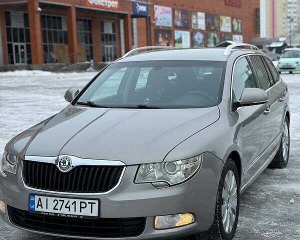 Сірий Шкода Суперб, об'ємом двигуна 2 л та пробігом 327 тис. км за 11300 $, фото 1 на Automoto.ua