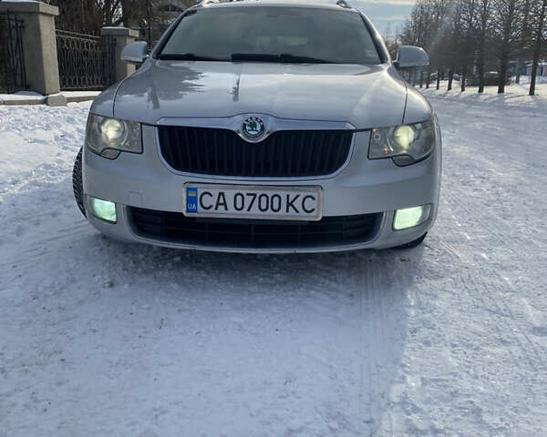 Сірий Шкода Суперб, об'ємом двигуна 2 л та пробігом 313 тис. км за 8800 $, фото 1 на Automoto.ua