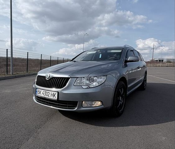 Серый Шкода Суперб, объемом двигателя 2 л и пробегом 325 тыс. км за 11800 $, фото 1 на Automoto.ua