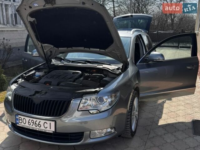 Серый Шкода Суперб, объемом двигателя 2 л и пробегом 230 тыс. км за 12000 $, фото 1 на Automoto.ua