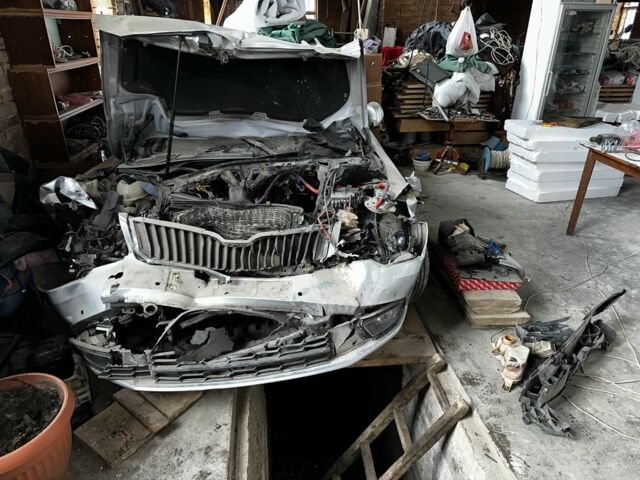 Серый Шкода Суперб, объемом двигателя 1.6 л и пробегом 3 тыс. км за 3000 $, фото 1 на Automoto.ua