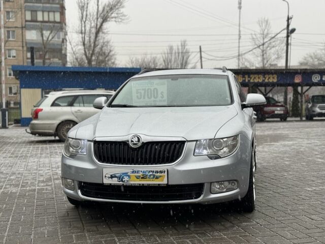 Сірий Шкода Суперб, об'ємом двигуна 0 л та пробігом 261 тис. км за 11750 $, фото 1 на Automoto.ua