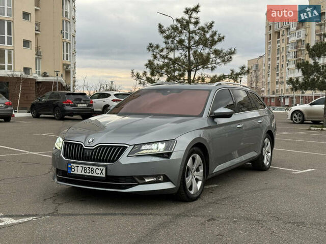 Серый Шкода Суперб, объемом двигателя 1.97 л и пробегом 248 тыс. км за 15900 $, фото 1 на Automoto.ua