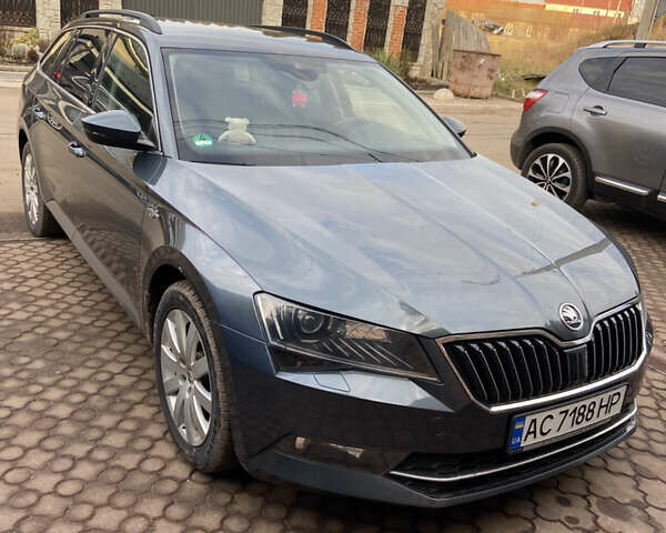 Сірий Шкода Суперб, об'ємом двигуна 2 л та пробігом 265 тис. км за 16700 $, фото 1 на Automoto.ua