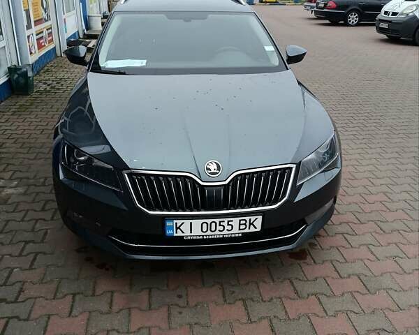 Серый Шкода Суперб, объемом двигателя 1.97 л и пробегом 300 тыс. км за 18000 $, фото 1 на Automoto.ua