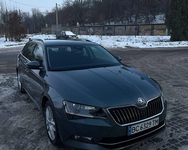 Сірий Шкода Суперб, об'ємом двигуна 2 л та пробігом 274 тис. км за 17900 $, фото 1 на Automoto.ua