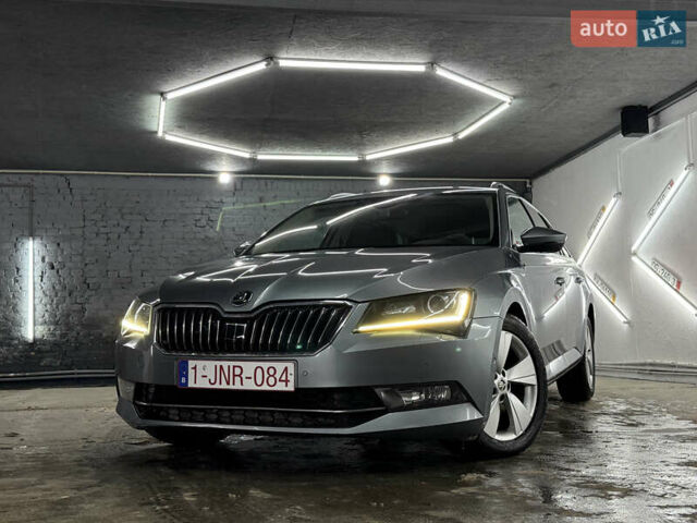 Сірий Шкода Суперб, об'ємом двигуна 2 л та пробігом 237 тис. км за 17999 $, фото 1 на Automoto.ua