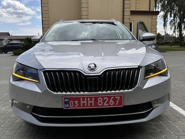 Сірий Шкода Суперб, об'ємом двигуна 2 л та пробігом 200 тис. км за 20000 $, фото 1 на Automoto.ua