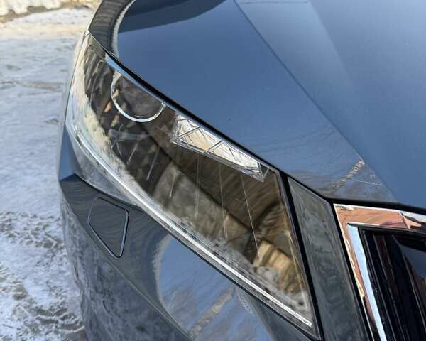 Серый Шкода Суперб, объемом двигателя 1.97 л и пробегом 167 тыс. км за 27000 $, фото 1 на Automoto.ua