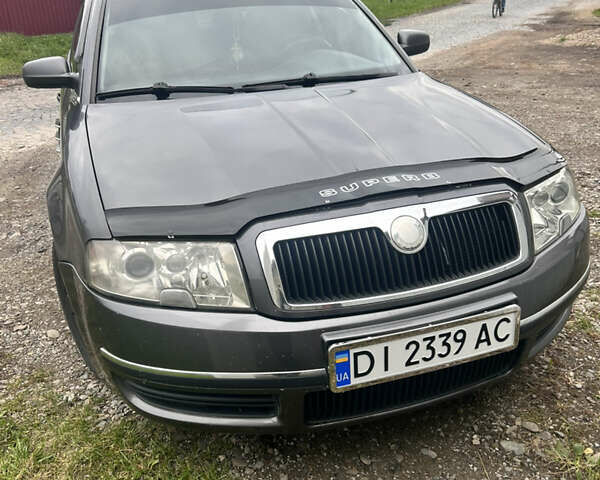 Сірий Шкода Суперб, об'ємом двигуна 2.5 л та пробігом 300 тис. км за 4000 $, фото 1 на Automoto.ua