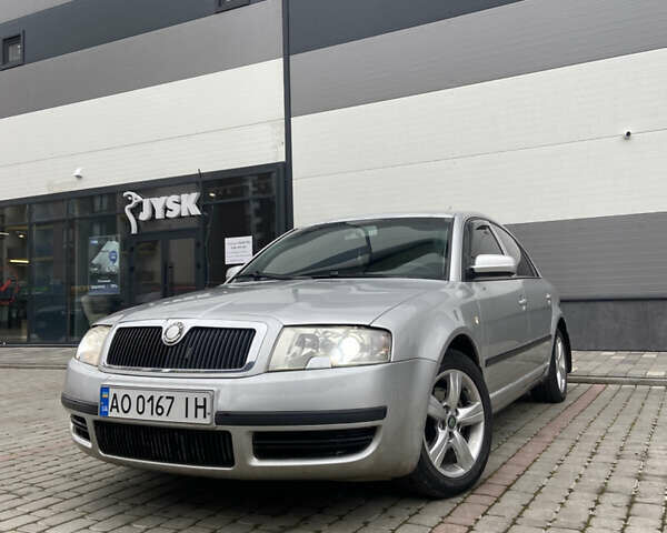 Сірий Шкода Суперб, об'ємом двигуна 2 л та пробігом 300 тис. км за 2899 $, фото 1 на Automoto.ua