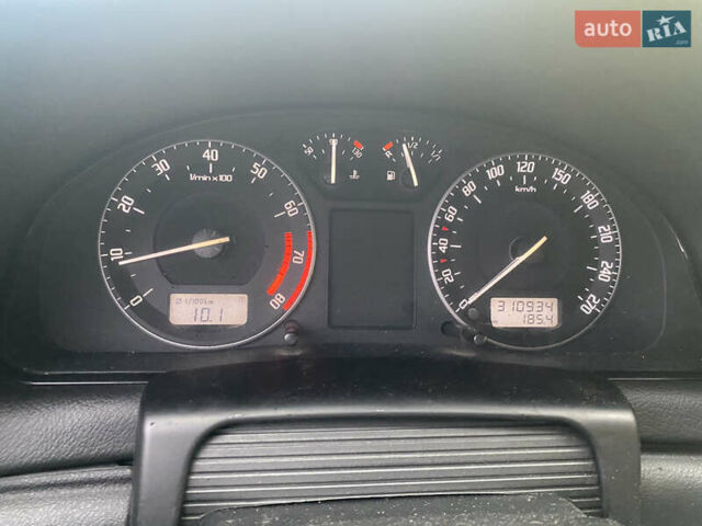 Шкода Суперб 2005 в Киеве на Automoto.ua Серый Шкода Суперб, объемом двигателя 1.8 л и пробегом 310 тыс. км за 5700 $, фото 1 на Automoto.ua