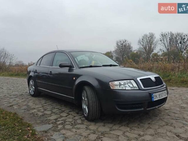 Серый Шкода Суперб, объемом двигателя 1.97 л и пробегом 320 тыс. км за 5600 $, фото 1 на Automoto.ua