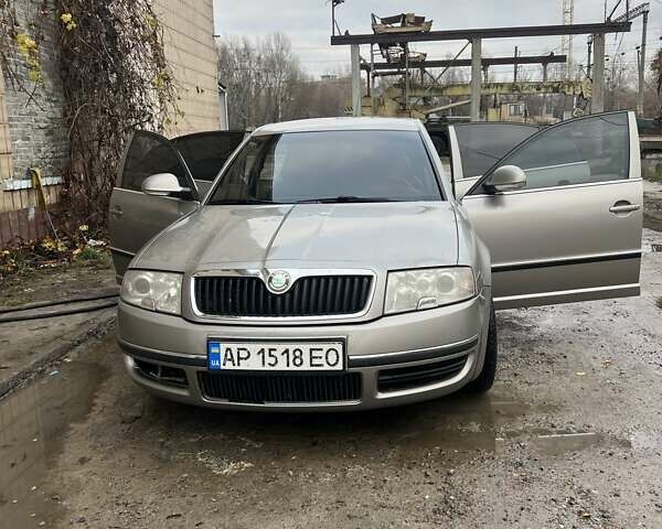 Серый Шкода Суперб, объемом двигателя 2 л и пробегом 245 тыс. км за 5600 $, фото 1 на Automoto.ua