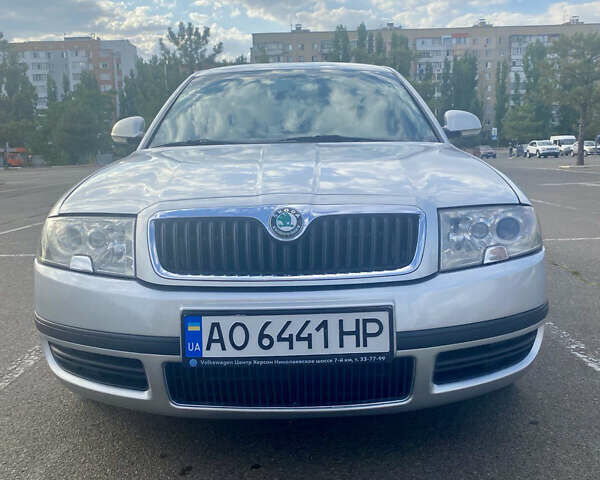 Серый Шкода Суперб, объемом двигателя 1.8 л и пробегом 295 тыс. км за 4500 $, фото 1 на Automoto.ua