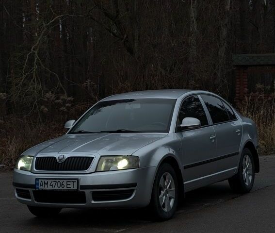 Серый Шкода Суперб, объемом двигателя 1.8 л и пробегом 296 тыс. км за 5500 $, фото 1 на Automoto.ua