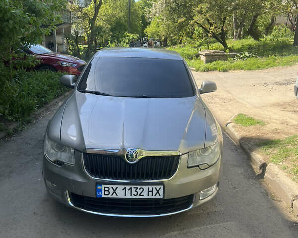 Шкода Суперб 2009 в Хмельницком на Automoto.ua Серый Шкода Суперб, объемом двигателя 2 л и пробегом 234 тыс. км за 8500 $, фото 1 на Automoto.ua