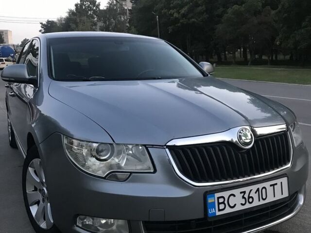 Сірий Шкода Суперб, об'ємом двигуна 2 л та пробігом 361 тис. км за 8100 $, фото 1 на Automoto.ua