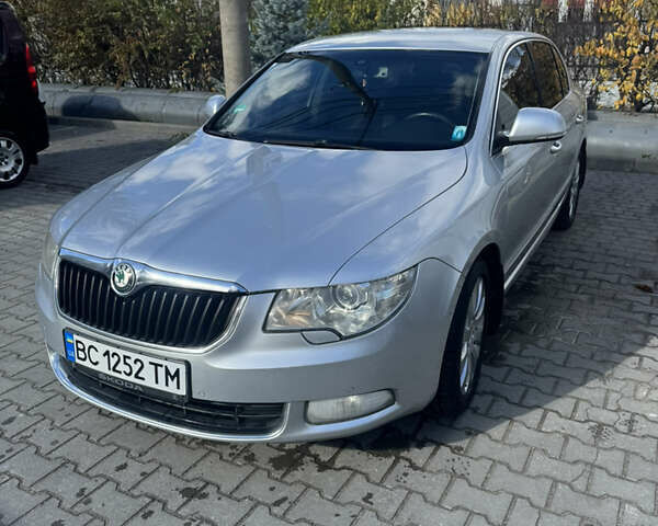 Шкода Суперб 2009 у Новояворівськ на Automoto.ua Сірий Шкода Суперб, об'ємом двигуна 1.97 л та пробігом 298 тис. км за 9500 $, фото 1 на Automoto.ua
