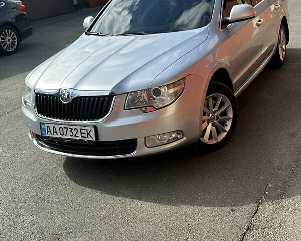 Серый Шкода Суперб, объемом двигателя 1.8 л и пробегом 219 тыс. км за 10000 $, фото 1 на Automoto.ua