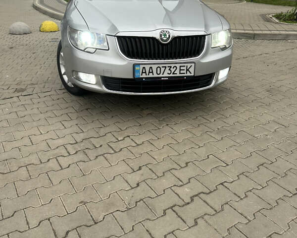 Серый Шкода Суперб, объемом двигателя 1.8 л и пробегом 218 тыс. км за 10500 $, фото 1 на Automoto.ua