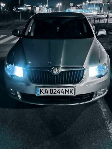 Серый Шкода Суперб, объемом двигателя 1.8 л и пробегом 228 тыс. км за 11100 $, фото 1 на Automoto.ua