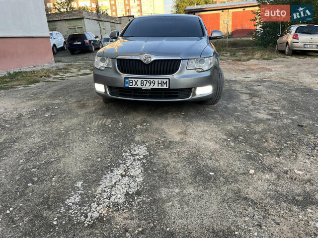 Шкода Суперб 2011 у Хмельницькому на Automoto.ua Сірий Шкода Суперб, об'ємом двигуна 1.6 л та пробігом 225 тис. км за 8600 $, фото 1 на Automoto.ua