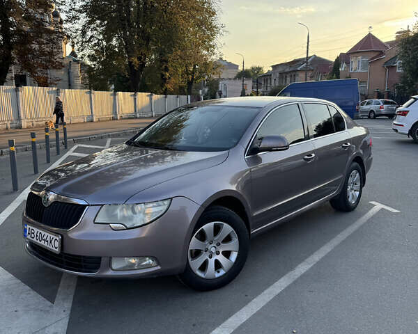 Серый Шкода Суперб, объемом двигателя 1.8 л и пробегом 263 тыс. км за 10900 $, фото 1 на Automoto.ua