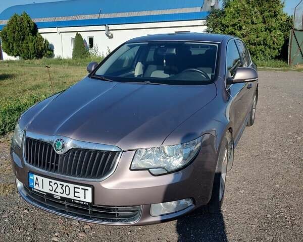 Серый Шкода Суперб, объемом двигателя 1.8 л и пробегом 311 тыс. км за 8200 $, фото 1 на Automoto.ua