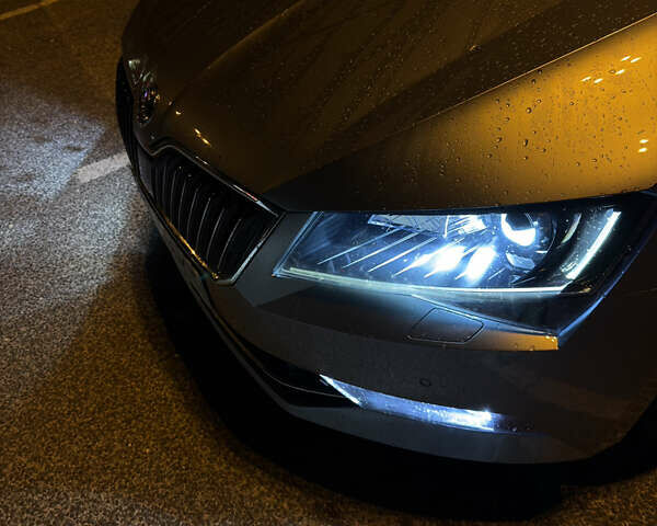 Серый Шкода Суперб, объемом двигателя 1.6 л и пробегом 250 тыс. км за 17371 $, фото 1 на Automoto.ua