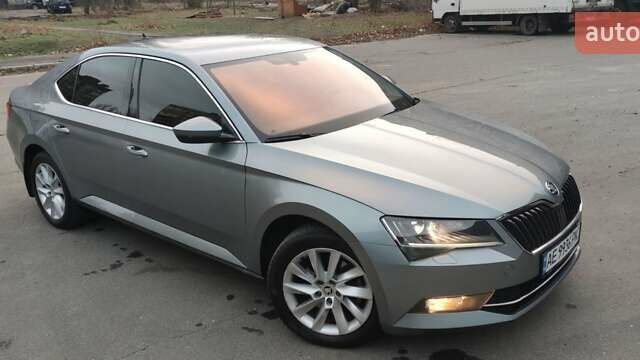Серый Шкода Суперб, объемом двигателя 1.8 л и пробегом 174 тыс. км за 16900 $, фото 1 на Automoto.ua