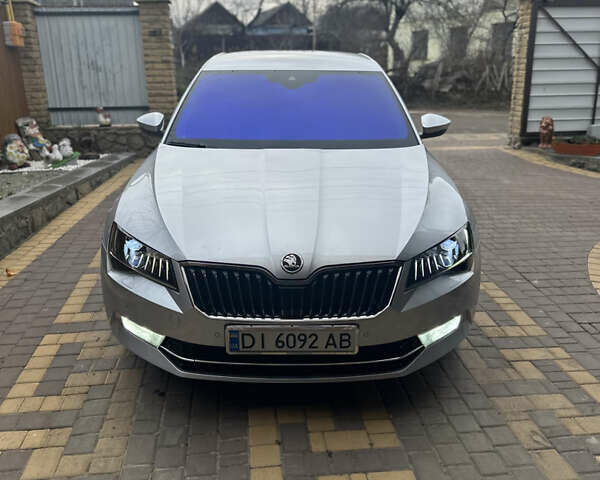 Серый Шкода Суперб, объемом двигателя 1.97 л и пробегом 263 тыс. км за 17999 $, фото 1 на Automoto.ua