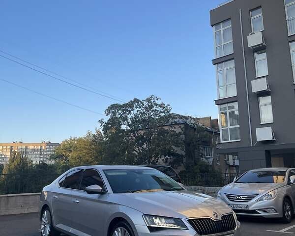 Серый Шкода Суперб, объемом двигателя 1.6 л и пробегом 298 тыс. км за 14800 $, фото 1 на Automoto.ua