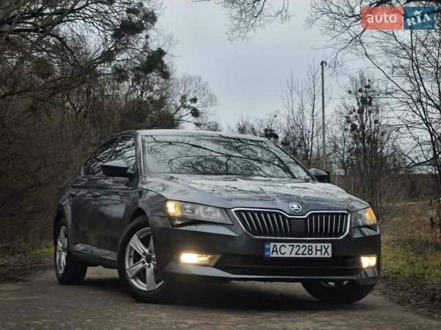Серый Шкода Суперб, объемом двигателя 1.6 л и пробегом 201 тыс. км за 13800 $, фото 1 на Automoto.ua