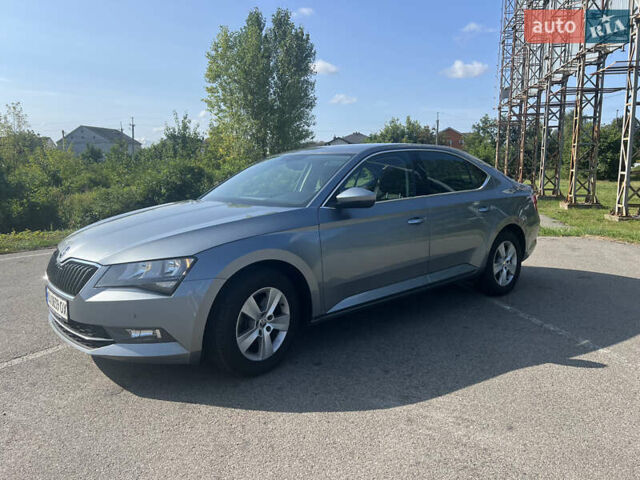 Серый Шкода Суперб, объемом двигателя 1.8 л и пробегом 119 тыс. км за 16800 $, фото 1 на Automoto.ua