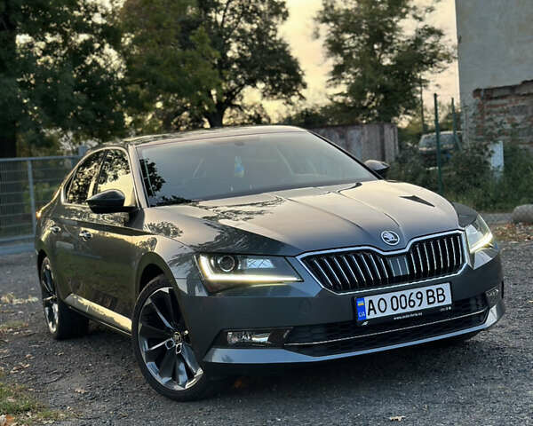 Сірий Шкода Суперб, об'ємом двигуна 2 л та пробігом 123 тис. км за 25000 $, фото 1 на Automoto.ua