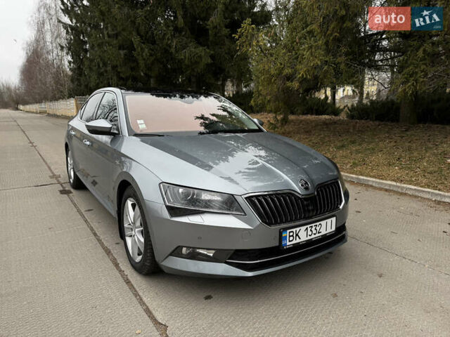 Серый Шкода Суперб, объемом двигателя 1.97 л и пробегом 226 тыс. км за 26000 $, фото 1 на Automoto.ua