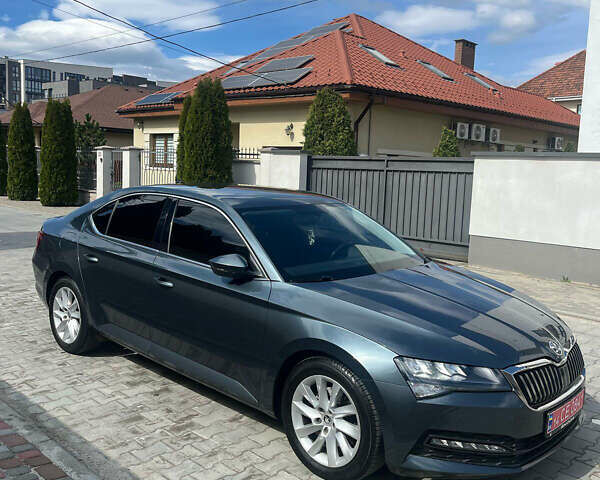 Серый Шкода Суперб, объемом двигателя 2 л и пробегом 298 тыс. км за 20500 $, фото 1 на Automoto.ua